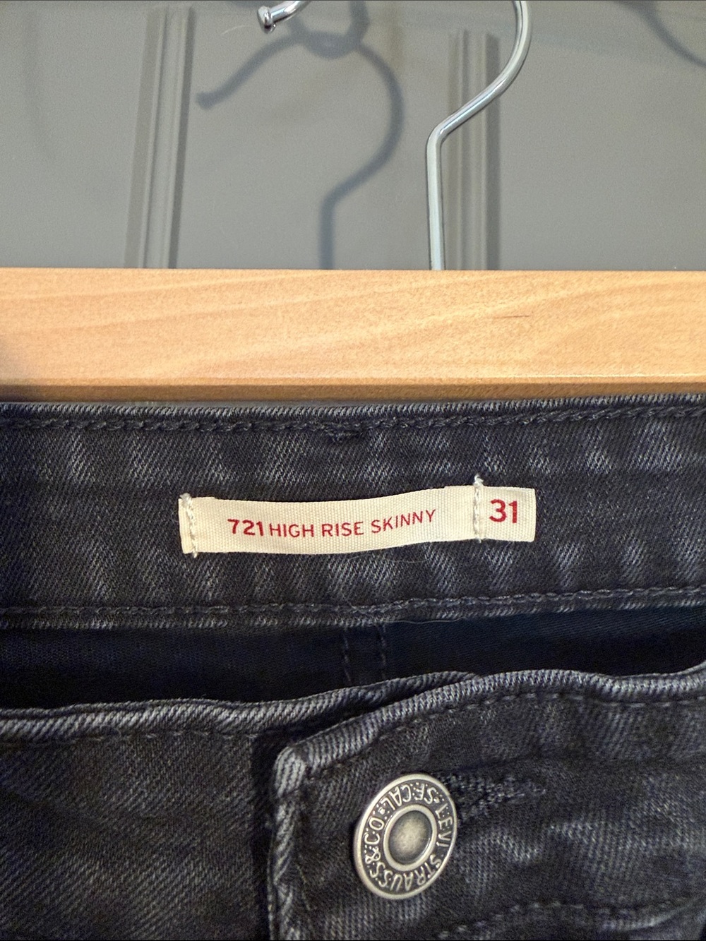 Levi's Women's Skinny Jeans - Charcoal Black - Picture 2 of 3